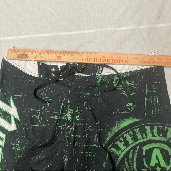 Affliction Combat Shorts MMA Green Graphic Logo Size 38 Men’s Jiu Jitsu Fighter - Picture 3 of 7